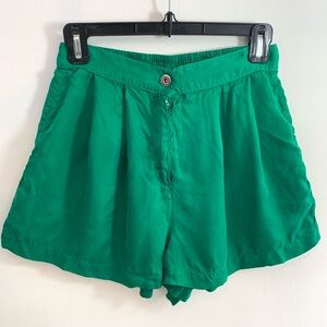 Seneca Rinsing women’s High Waist Green Short Size 2 .Pre-owned .Very  Soft❤️